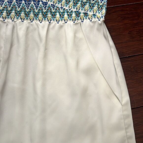 WOW Couture Embroidered Blue & White Shorts Romper - Like New Size Small - Picture 4 of 6